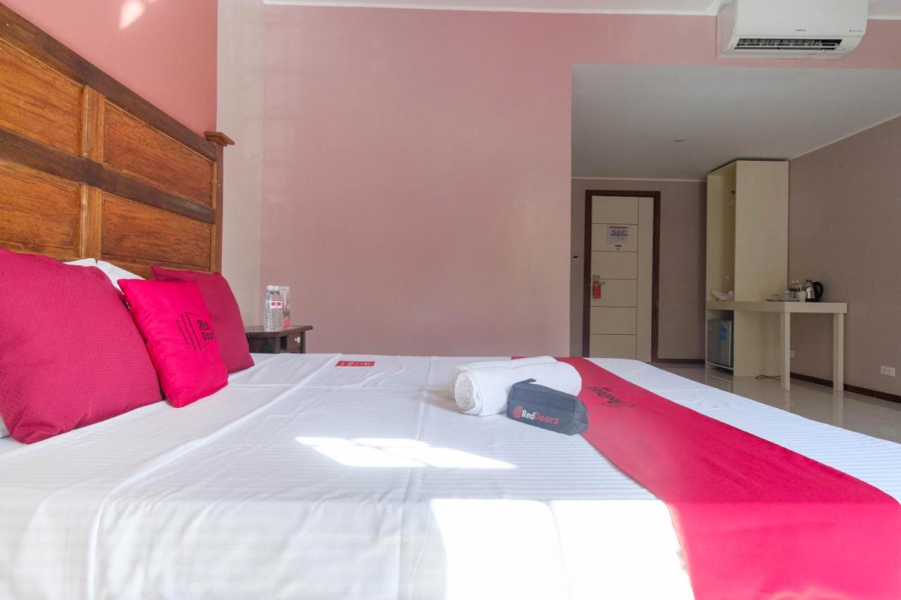 Reddoorz Plus @ West Nautical Road Puerto Galera Esterno foto