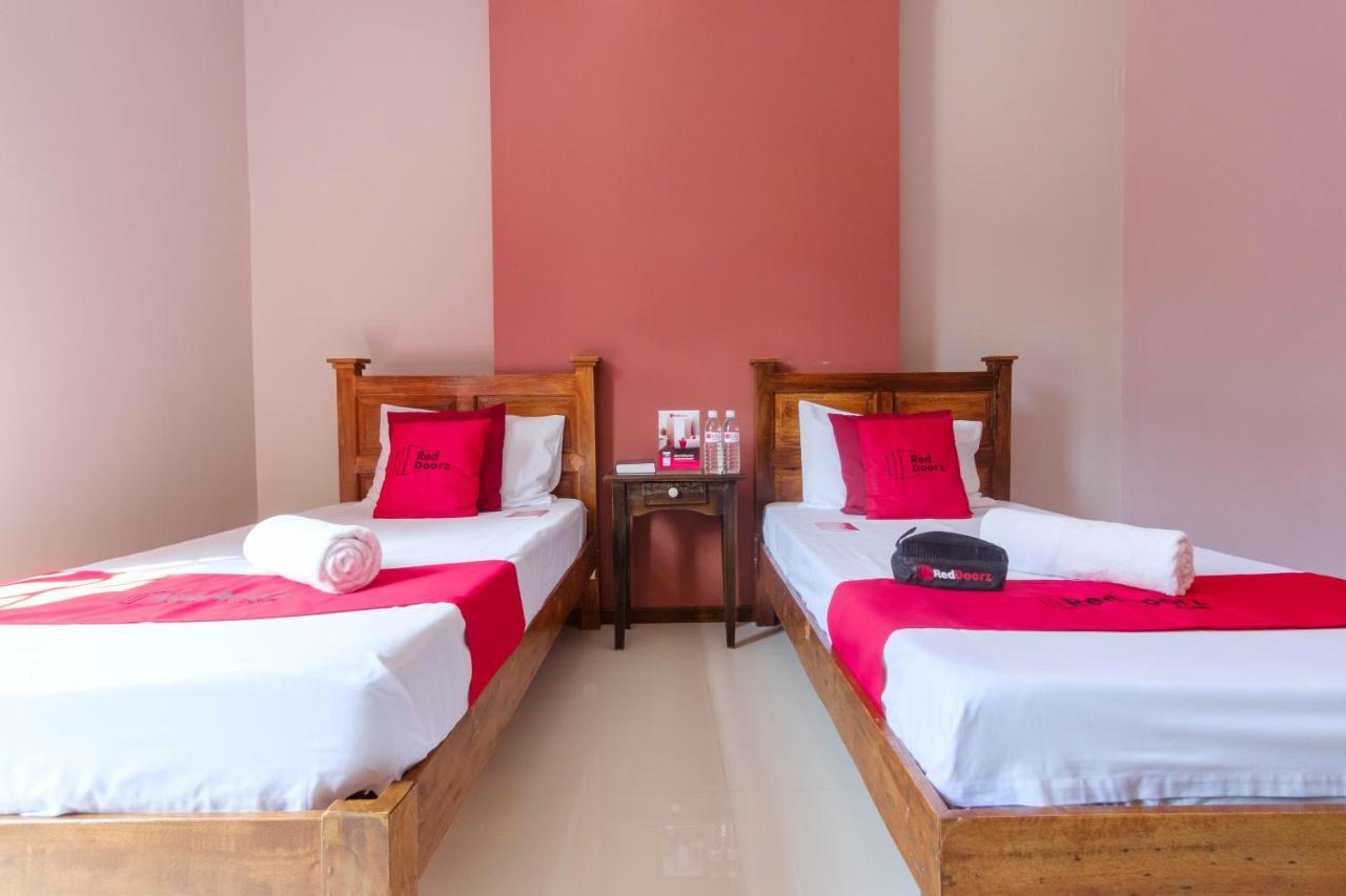 Reddoorz Plus @ West Nautical Road Puerto Galera Esterno foto
