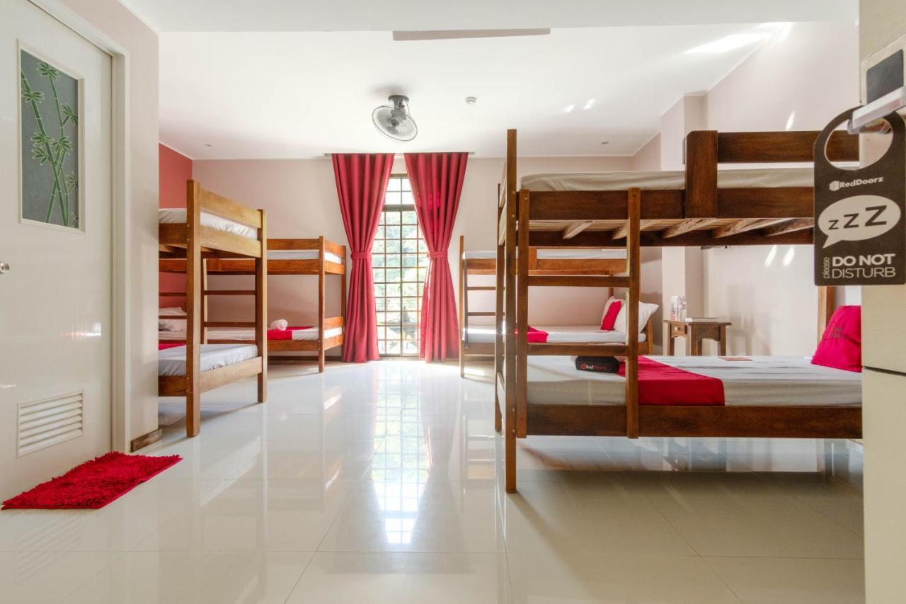 Reddoorz Plus @ West Nautical Road Puerto Galera Esterno foto